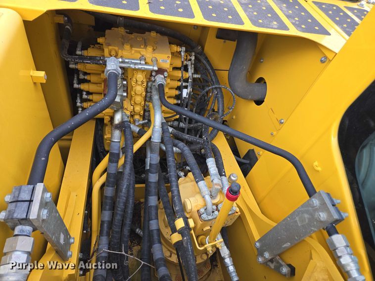 image for item DU2744 2021 Komatsu PC210LC-11 excavator