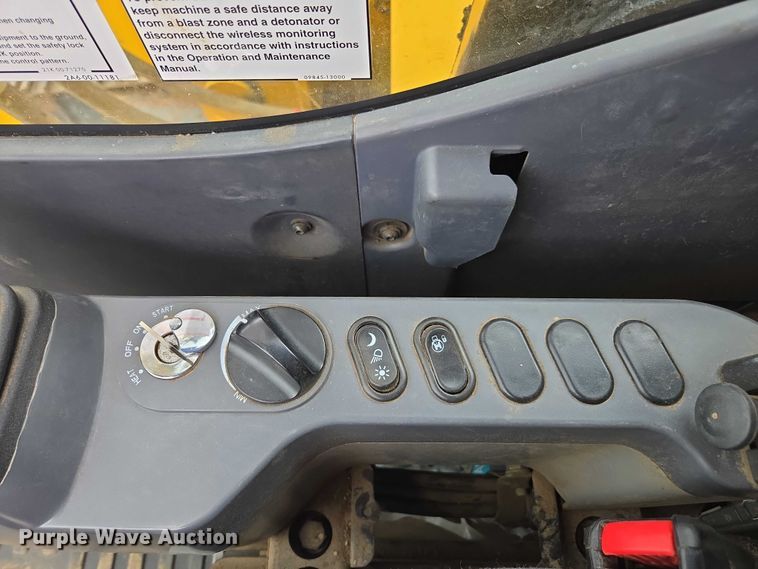 image for item DU2744 2021 Komatsu PC210LC-11 excavator