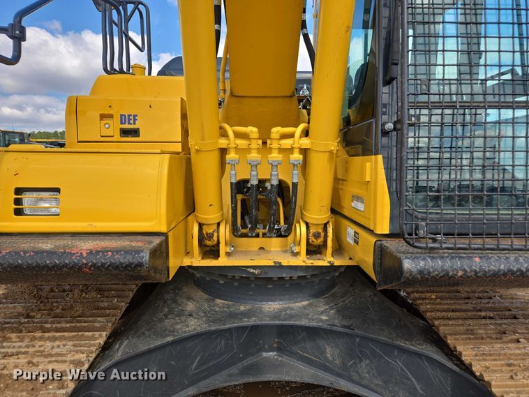 image for item DU2745 2023 Komatsu PC210LC-11 excavator