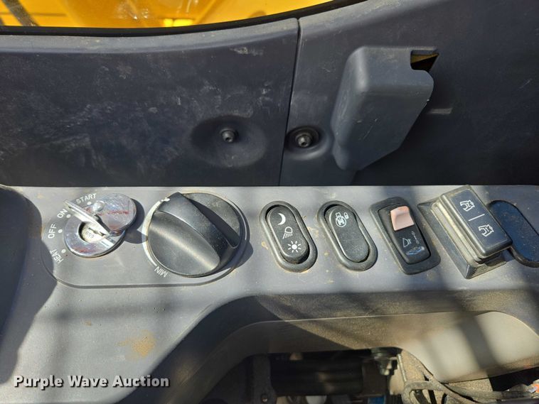 image for item DU2745 2023 Komatsu PC210LC-11 excavator