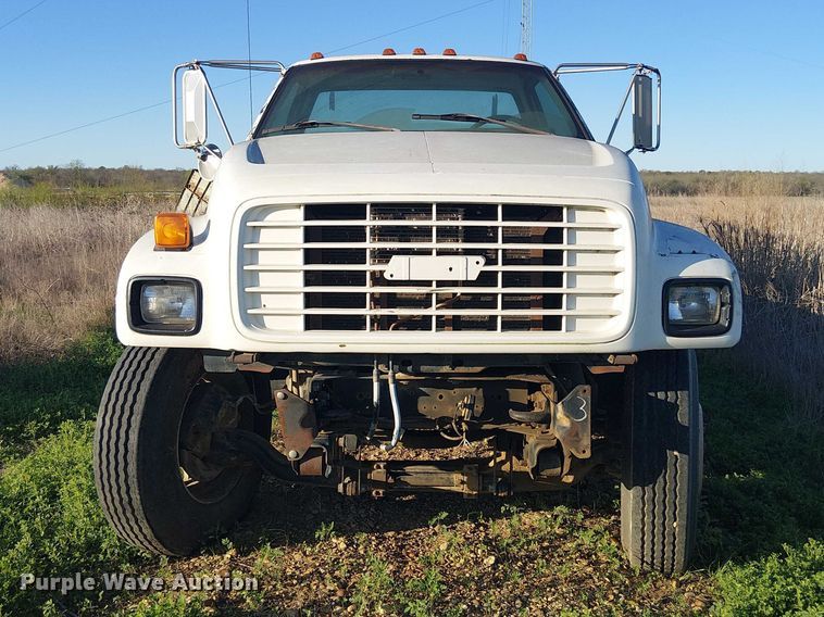 image for item DU3048 2001 Chevrolet C7500 fuel / lube truck