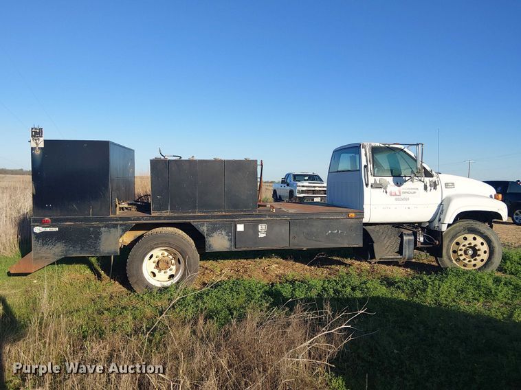 image for item DU3048 2001 Chevrolet C7500 fuel / lube truck