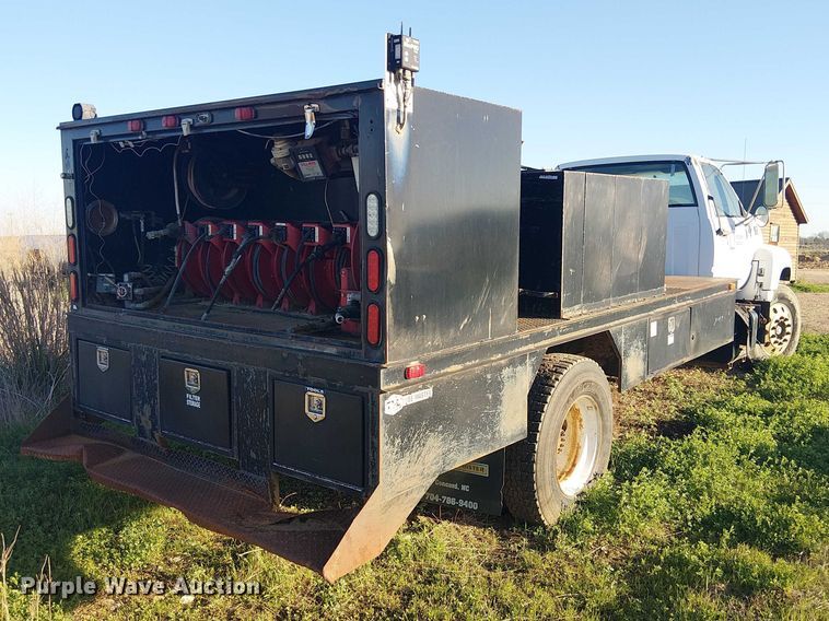 image for item DU3048 2001 Chevrolet C7500 fuel / lube truck