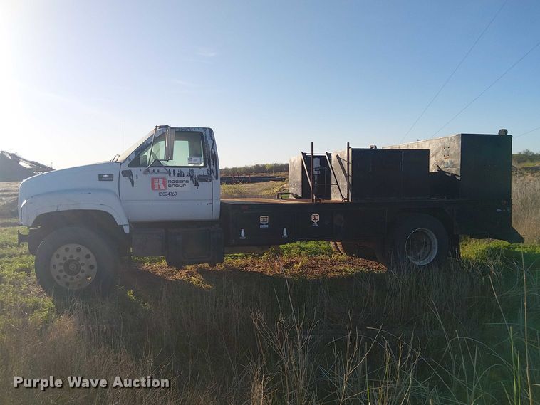 image for item DU3048 2001 Chevrolet C7500 fuel / lube truck