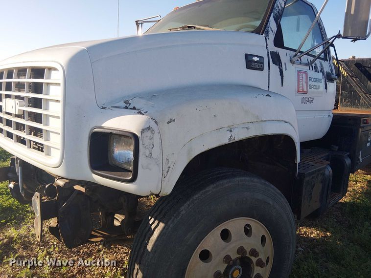 image for item DU3048 2001 Chevrolet C7500 fuel / lube truck