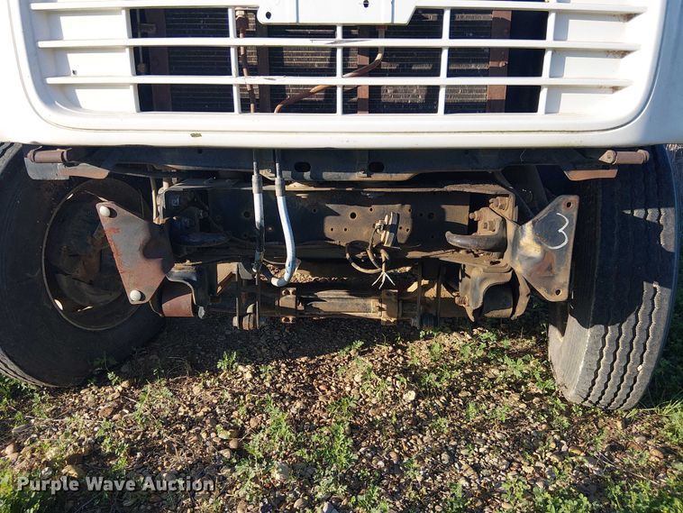 image for item DU3048 2001 Chevrolet C7500 fuel / lube truck