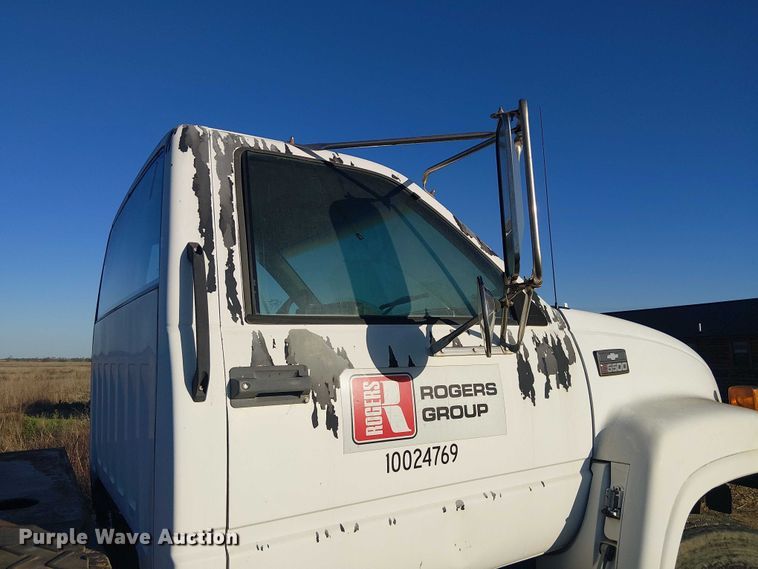 image for item DU3048 2001 Chevrolet C7500 fuel / lube truck