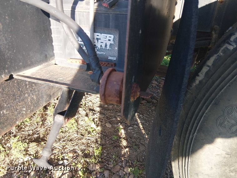 image for item DU3048 2001 Chevrolet C7500 fuel / lube truck