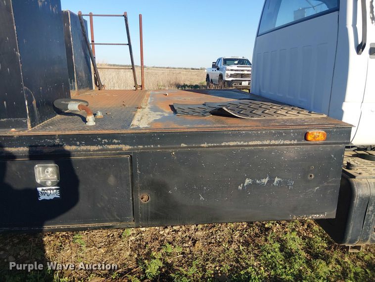 image for item DU3048 2001 Chevrolet C7500 fuel / lube truck