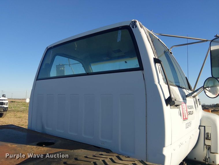 image for item DU3048 2001 Chevrolet C7500 fuel / lube truck