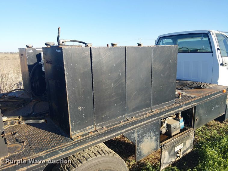 image for item DU3048 2001 Chevrolet C7500 fuel / lube truck