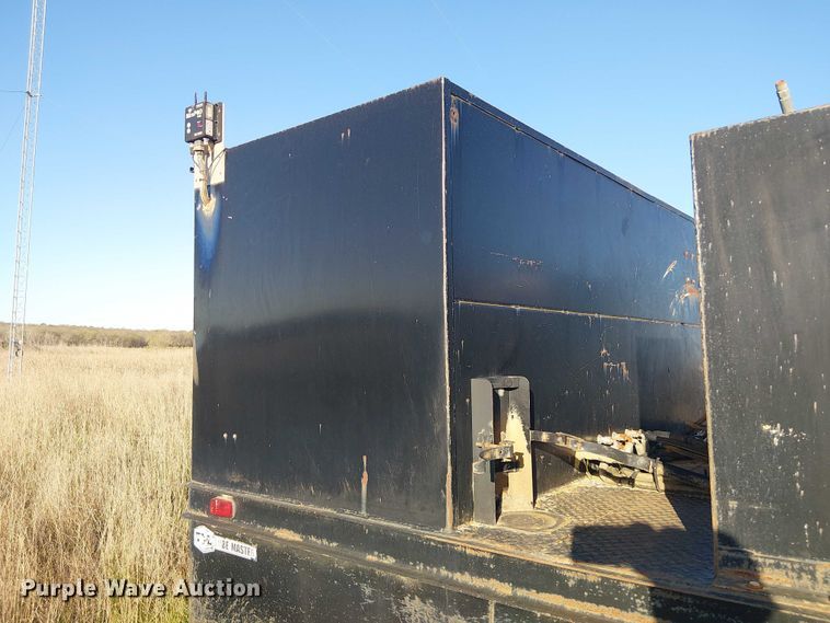 image for item DU3048 2001 Chevrolet C7500 fuel / lube truck