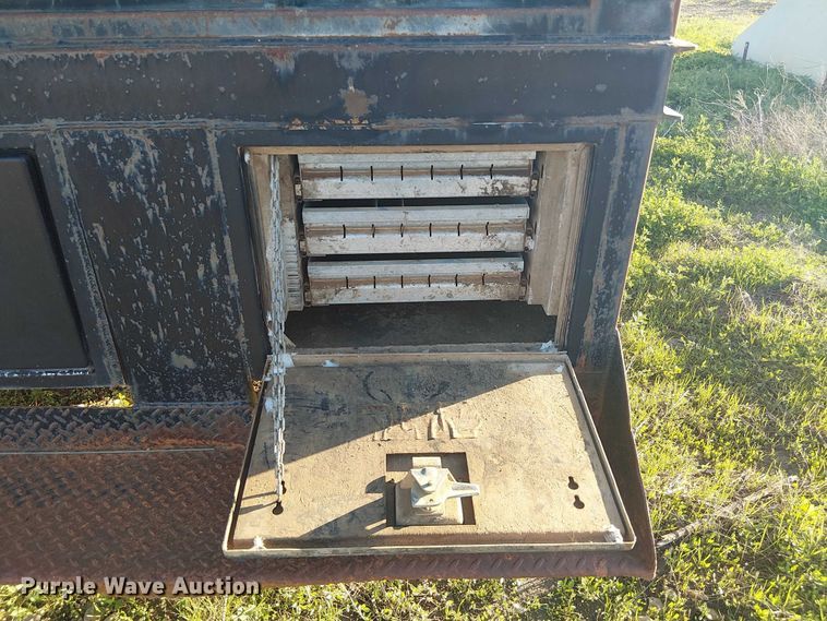 image for item DU3048 2001 Chevrolet C7500 fuel / lube truck