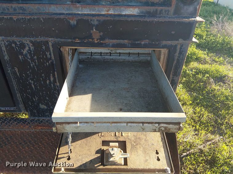 image for item DU3048 2001 Chevrolet C7500 fuel / lube truck