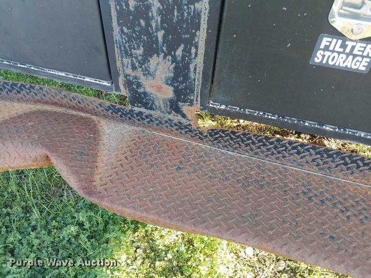 image for item DU3048 2001 Chevrolet C7500 fuel / lube truck