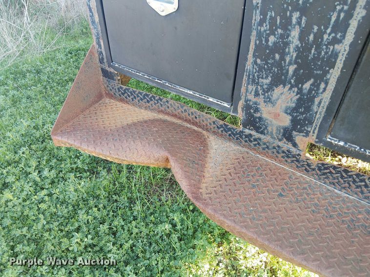 image for item DU3048 2001 Chevrolet C7500 fuel / lube truck