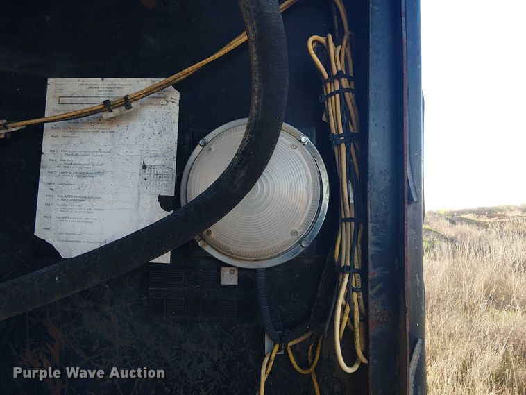 image for item DU3048 2001 Chevrolet C7500 fuel / lube truck