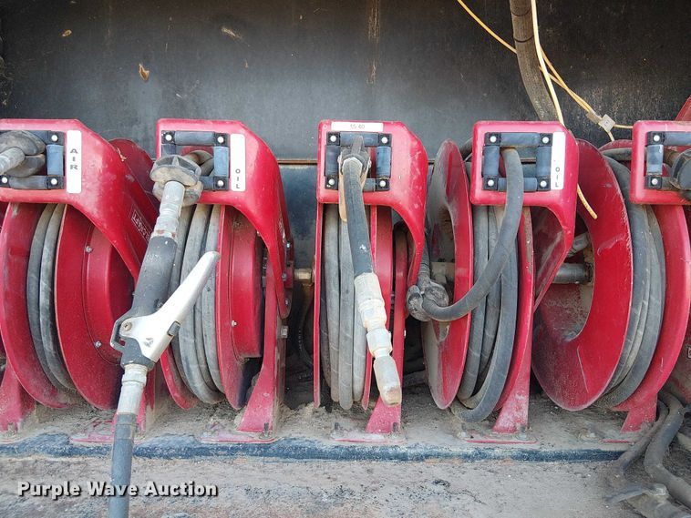 image for item DU3048 2001 Chevrolet C7500 fuel / lube truck