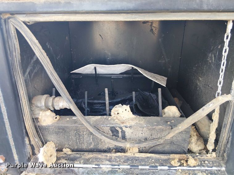 image for item DU3048 2001 Chevrolet C7500 fuel / lube truck