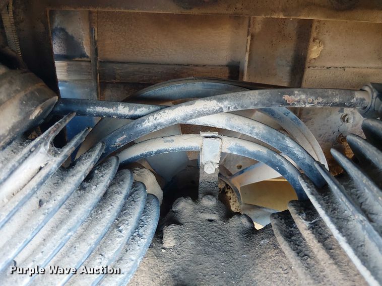 image for item DU3048 2001 Chevrolet C7500 fuel / lube truck