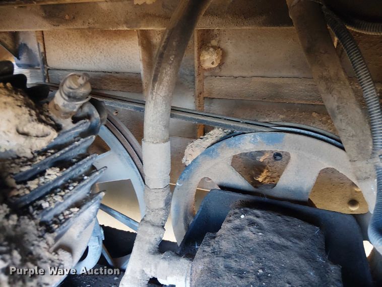 image for item DU3048 2001 Chevrolet C7500 fuel / lube truck