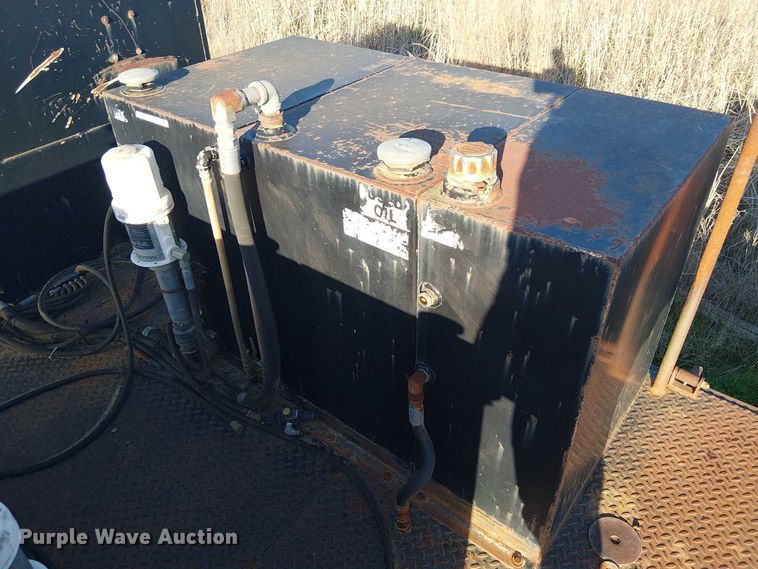 image for item DU3048 2001 Chevrolet C7500 fuel / lube truck