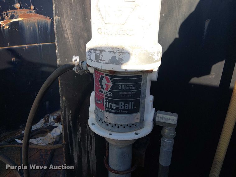 image for item DU3048 2001 Chevrolet C7500 fuel / lube truck