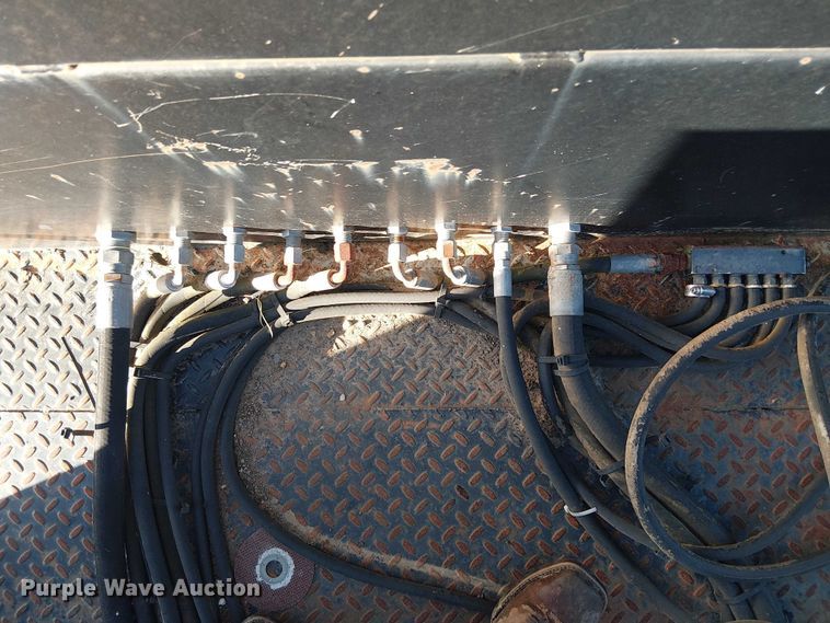 image for item DU3048 2001 Chevrolet C7500 fuel / lube truck