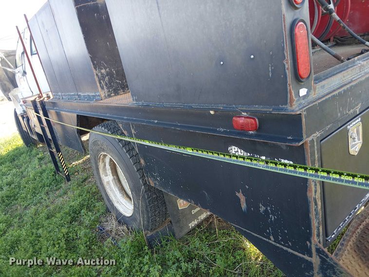 image for item DU3048 2001 Chevrolet C7500 fuel / lube truck