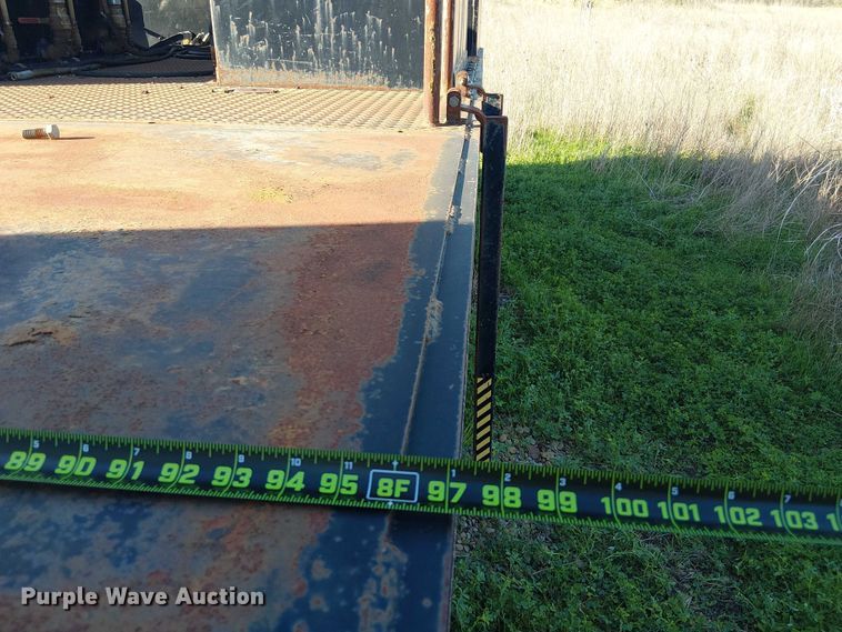 image for item DU3048 2001 Chevrolet C7500 fuel / lube truck