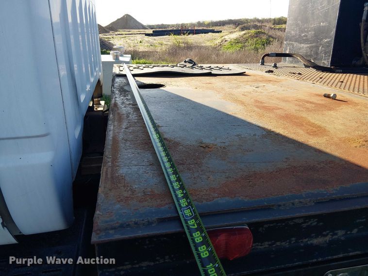 image for item DU3048 2001 Chevrolet C7500 fuel / lube truck