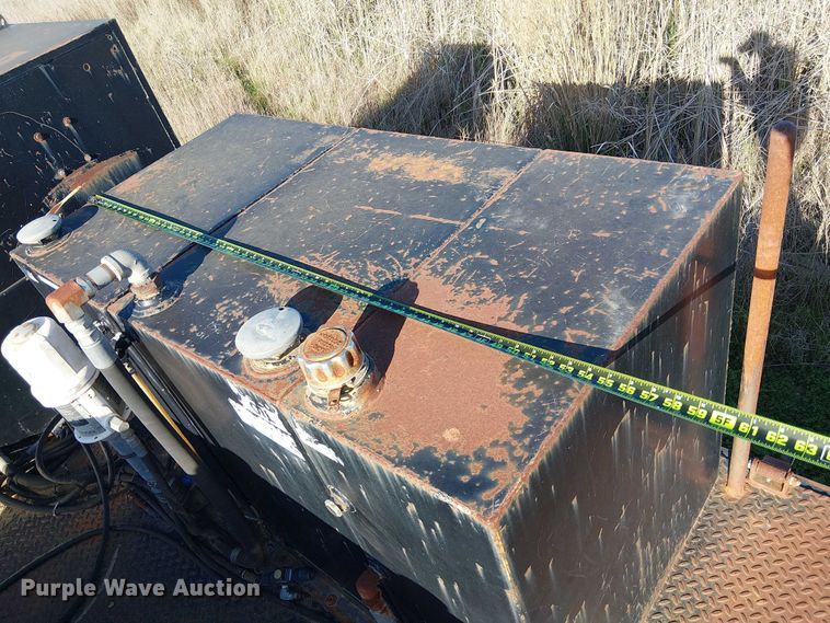 image for item DU3048 2001 Chevrolet C7500 fuel / lube truck