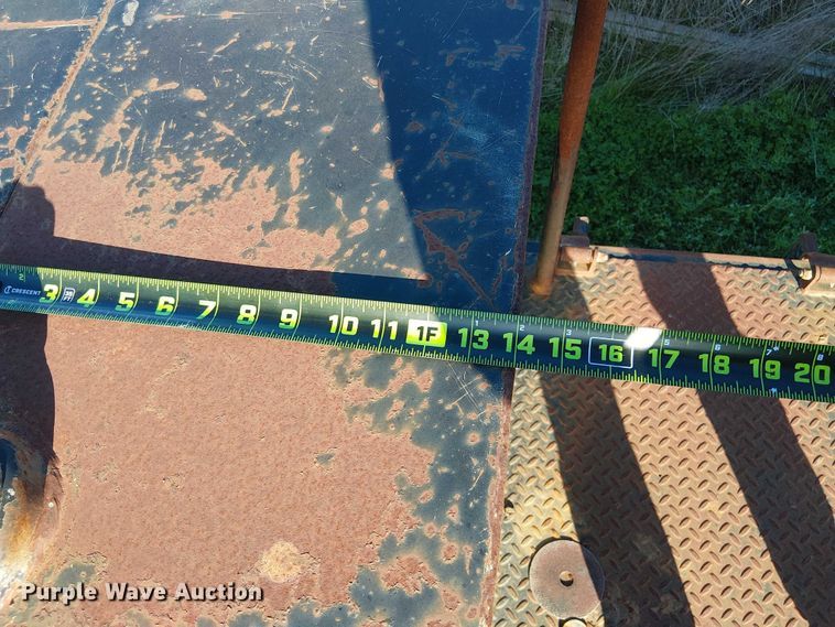 image for item DU3048 2001 Chevrolet C7500 fuel / lube truck