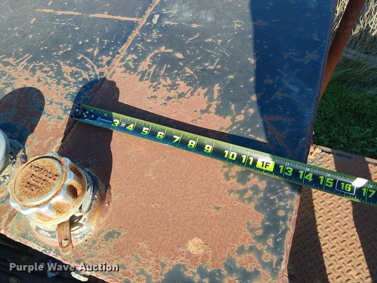 image for item DU3048 2001 Chevrolet C7500 fuel / lube truck