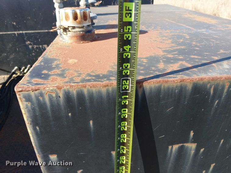 image for item DU3048 2001 Chevrolet C7500 fuel / lube truck