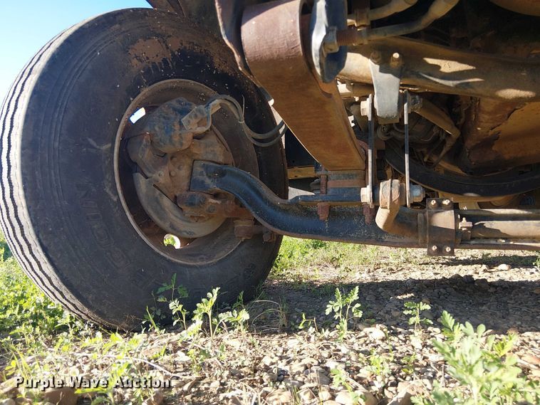 image for item DU3048 2001 Chevrolet C7500 fuel / lube truck