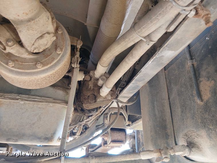 image for item DU3048 2001 Chevrolet C7500 fuel / lube truck