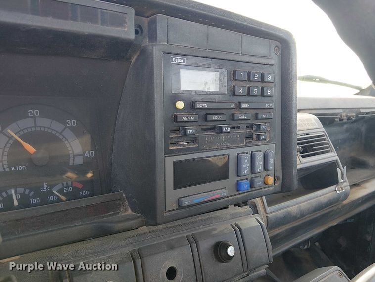 image for item DU3048 2001 Chevrolet C7500 fuel / lube truck