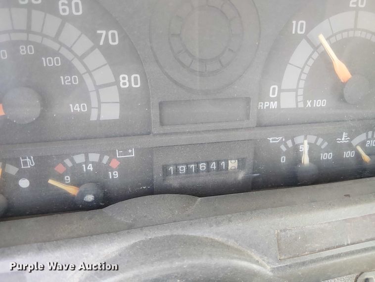 image for item DU3048 2001 Chevrolet C7500 fuel / lube truck