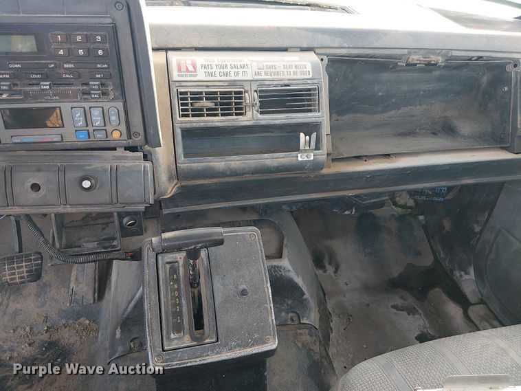 image for item DU3048 2001 Chevrolet C7500 fuel / lube truck