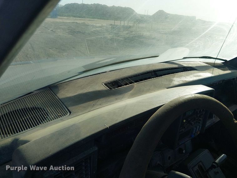 image for item DU3048 2001 Chevrolet C7500 fuel / lube truck