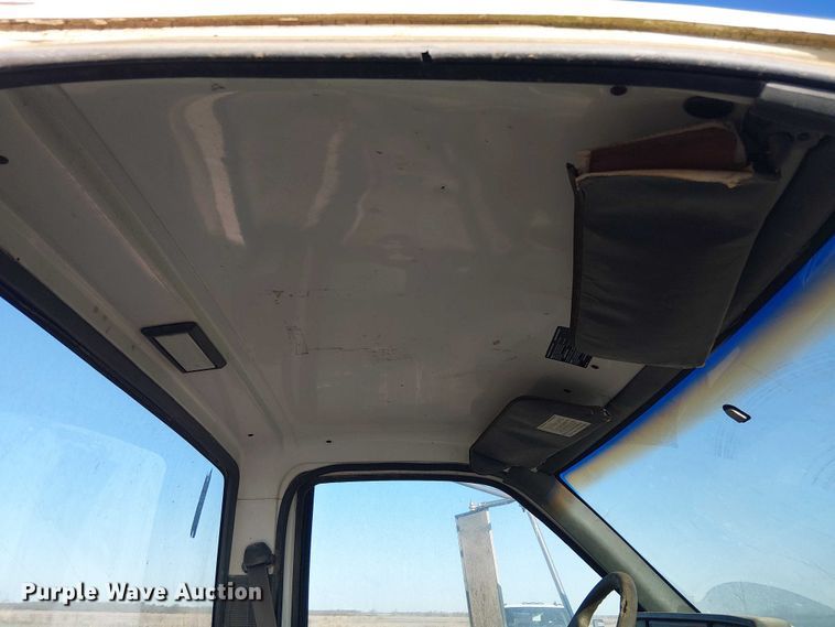 image for item DU3048 2001 Chevrolet C7500 fuel / lube truck