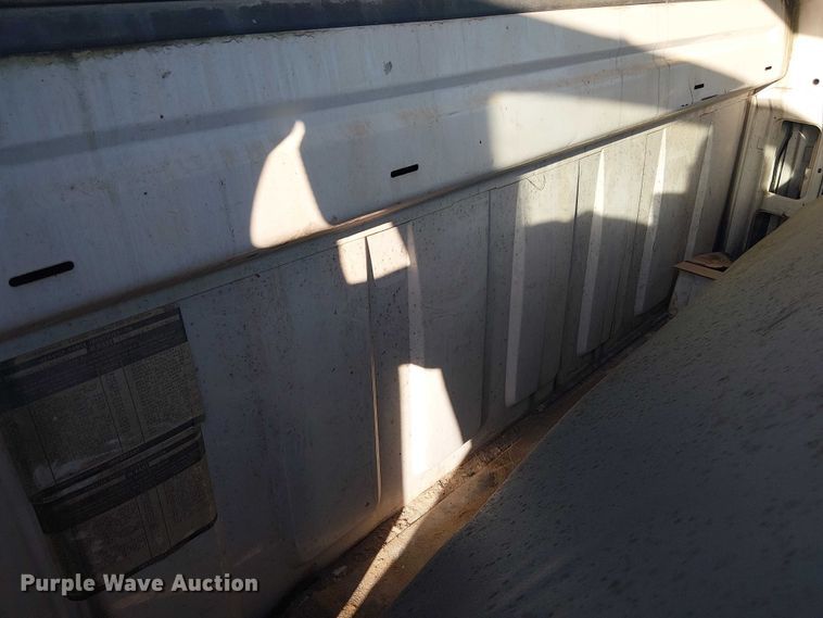 image for item DU3048 2001 Chevrolet C7500 fuel / lube truck