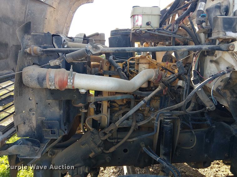 image for item DU3048 2001 Chevrolet C7500 fuel / lube truck