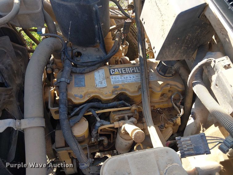 image for item DU3048 2001 Chevrolet C7500 fuel / lube truck