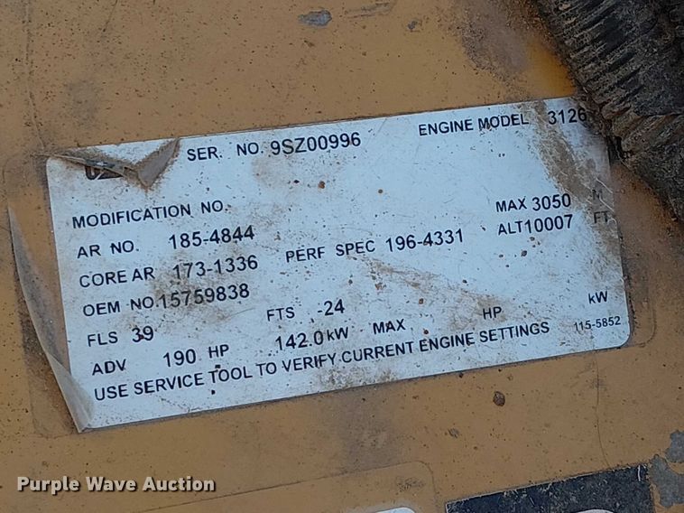 image for item DU3048 2001 Chevrolet C7500 fuel / lube truck