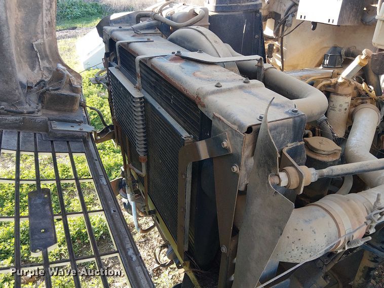 image for item DU3048 2001 Chevrolet C7500 fuel / lube truck