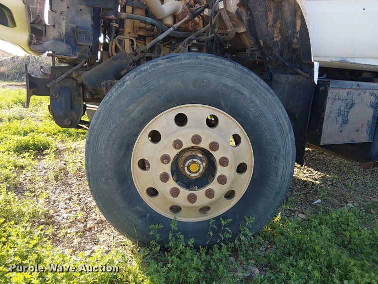 image for item DU3048 2001 Chevrolet C7500 fuel / lube truck