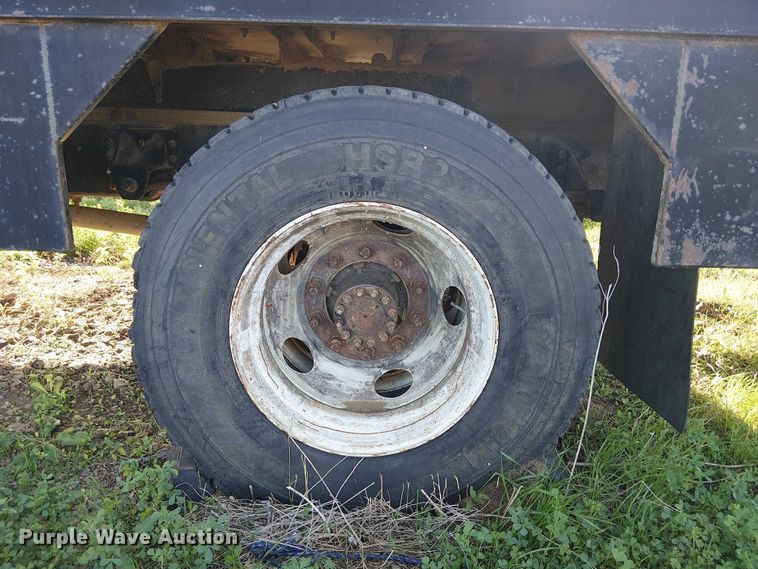 image for item DU3048 2001 Chevrolet C7500 fuel / lube truck