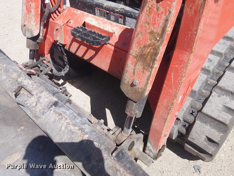 image for item DU3105 2023 Kubota SVL75-2 tracked skid steer loader